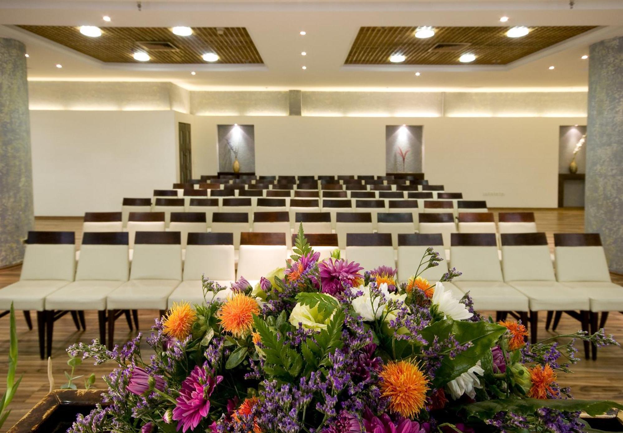 Arena Hotel By The Beach Bat Yam Extérieur photo