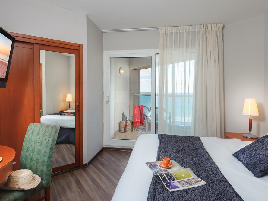 Arena Hotel By The Beach Bat Yam Extérieur photo