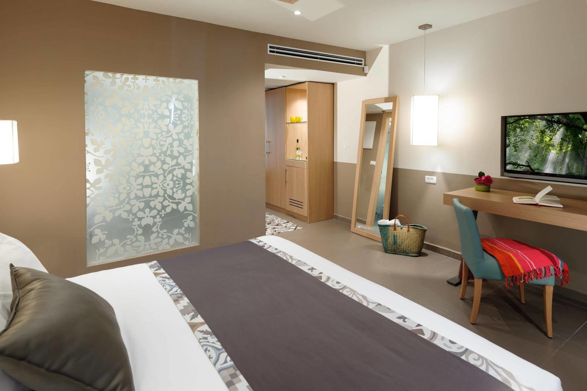 Arena Hotel By The Beach Bat Yam Extérieur photo