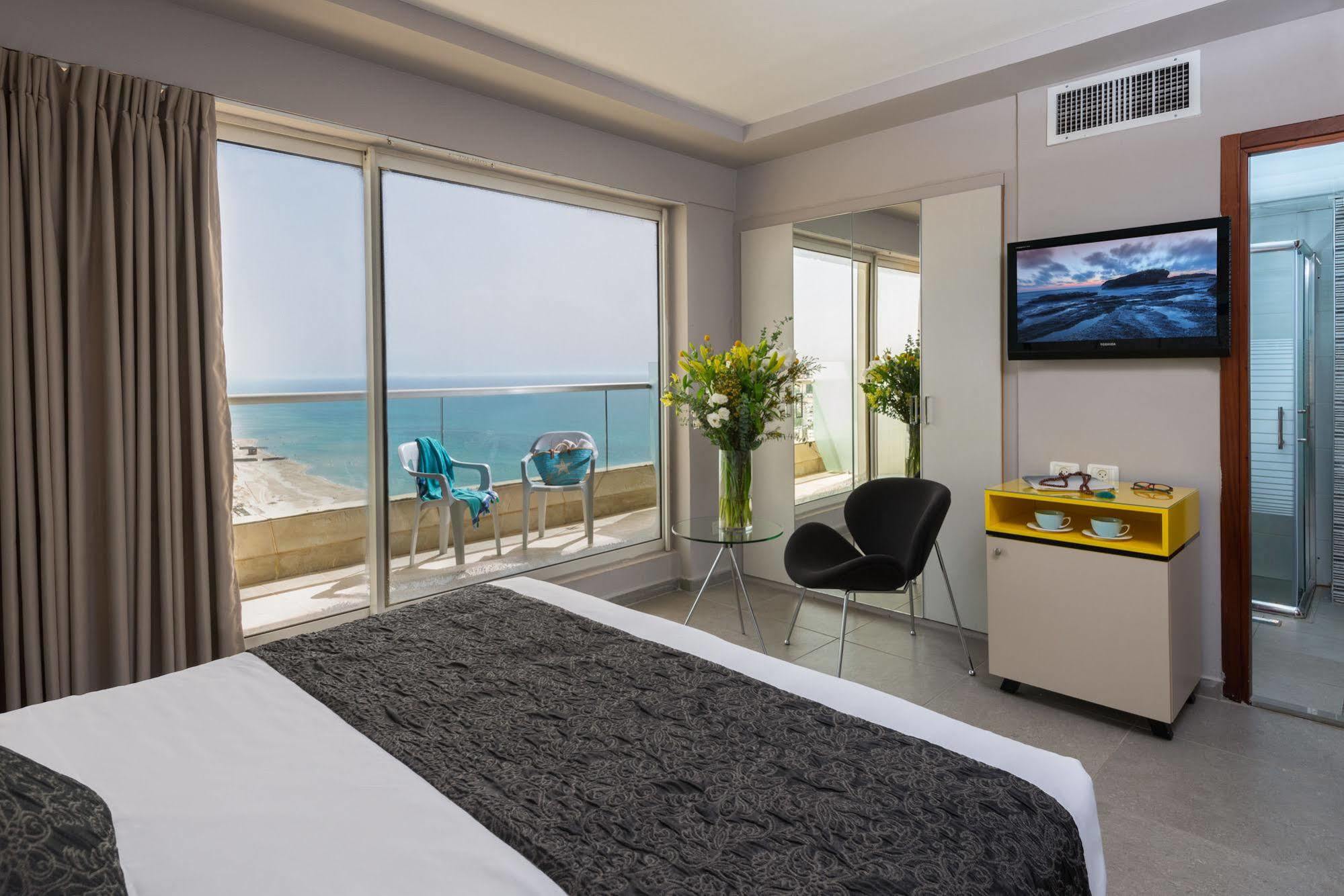 Arena Hotel By The Beach Bat Yam Extérieur photo