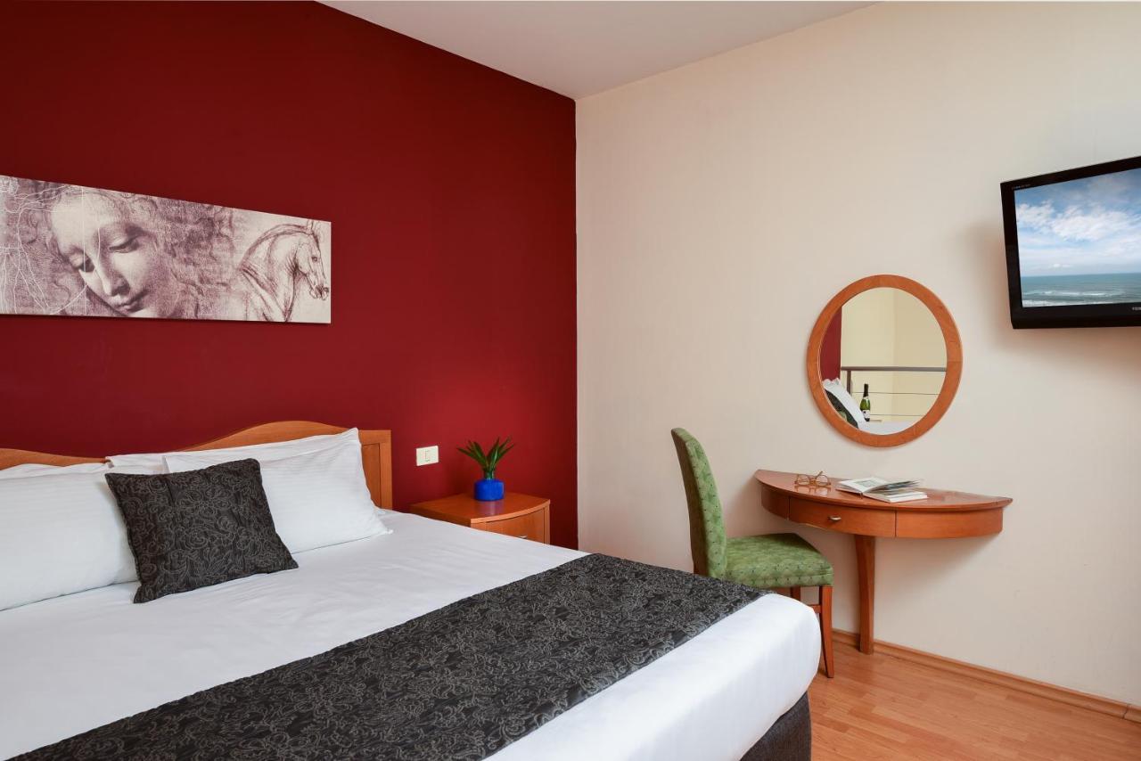 Arena Hotel By The Beach Bat Yam Extérieur photo