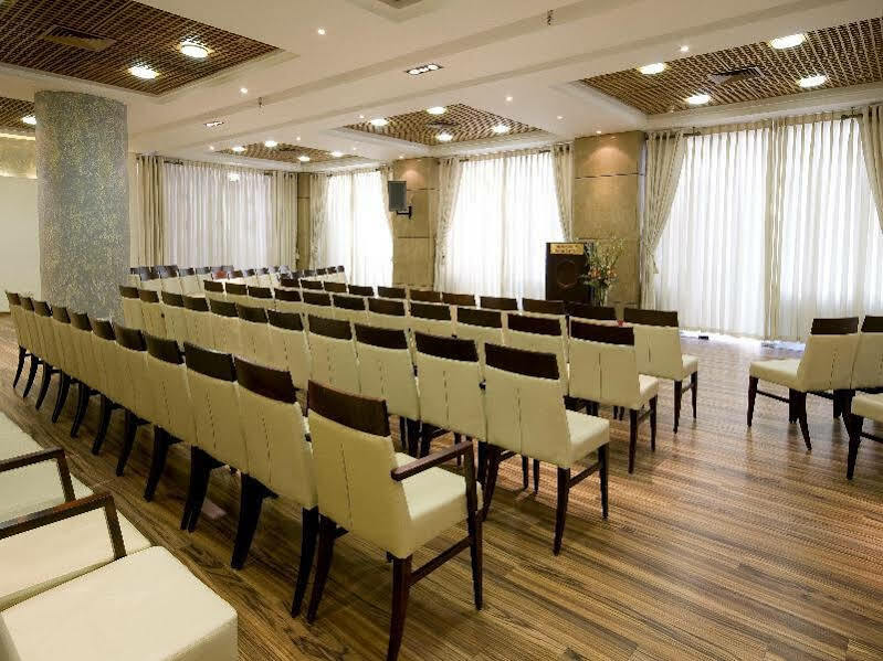Arena Hotel By The Beach Bat Yam Extérieur photo